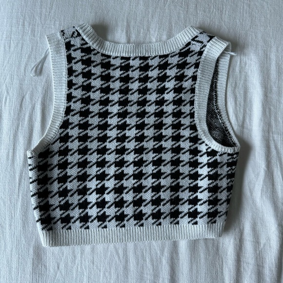 Garage black and white sweater tank - Picture 2 of 2